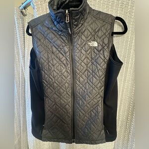 The North Face Women's Black Quilted Vest- Sz M